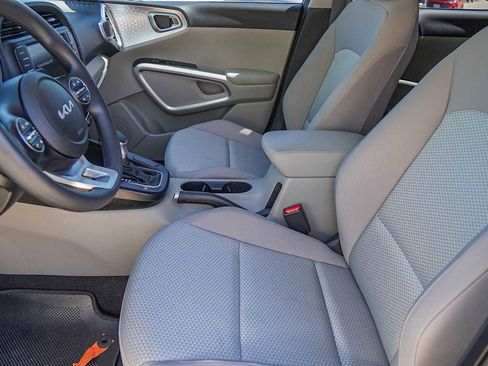 Certified 2023 Kia Soul LX w/ LX Technology Package image 10
