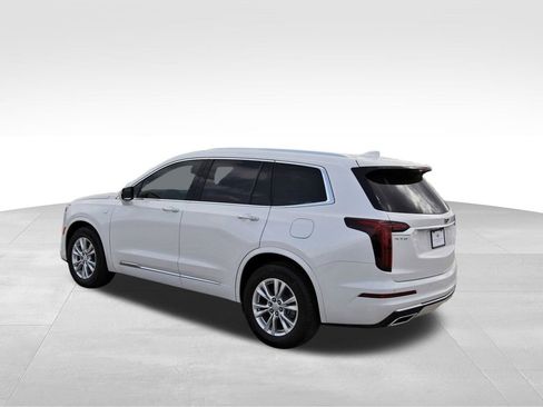 New 2025 Cadillac XT6 Luxury image 3