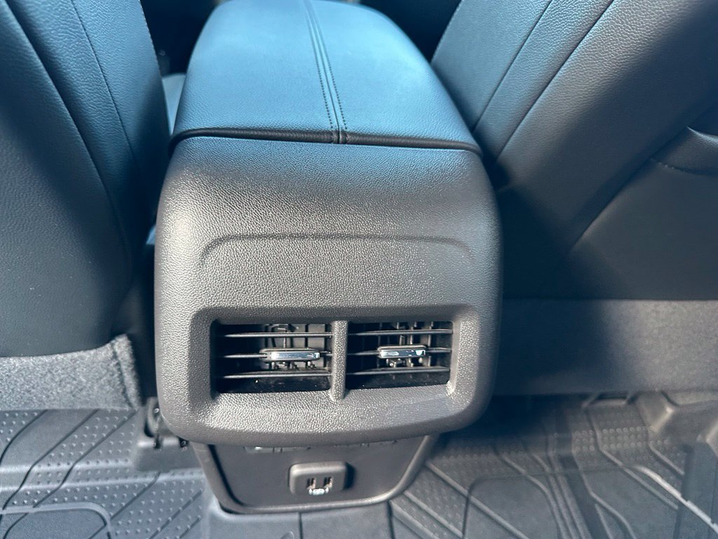Used 2024 Chevrolet Equinox Premier AWD/4WD image 21