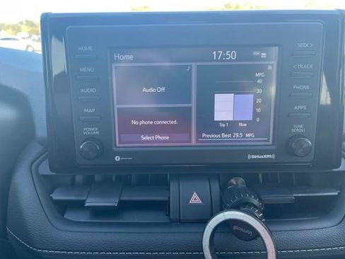 Used 2022 Toyota RAV4 LE FWD image 13