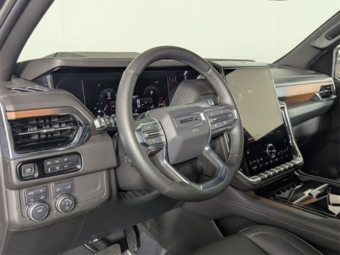 Used 2025 GMC Yukon Denali image 11