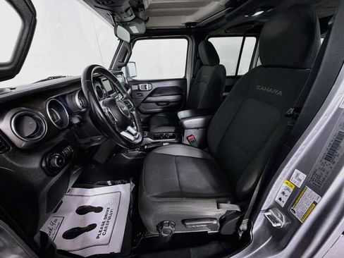 Used 2018 Jeep Wrangler Unlimited Sahara w/ Dual Top Group AWD/4WD image 21