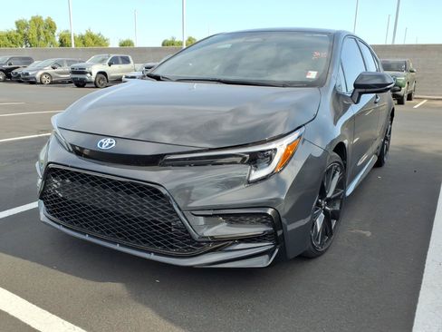 Used 2024 Toyota Corolla SE FWD image 2