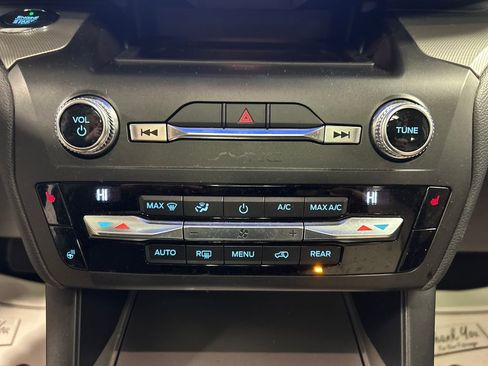 Used 2020 Ford Explorer XLT w/ Equipment Group 202A image 17