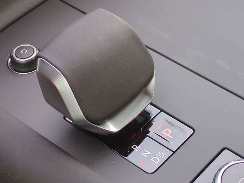 New 2025 Land Rover Discovery Dynamic SE image 34