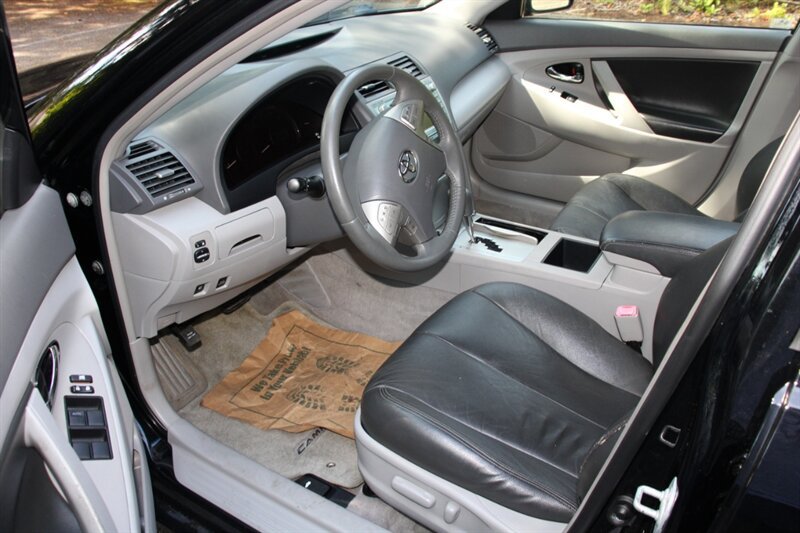 Used 2009 Toyota Camry Hybrid w/ Upgrade Pkg w/ Navigation FWD image 5