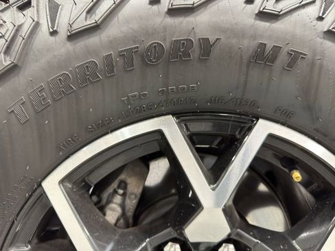 Used 2024 GMC Canyon AT4X image 15