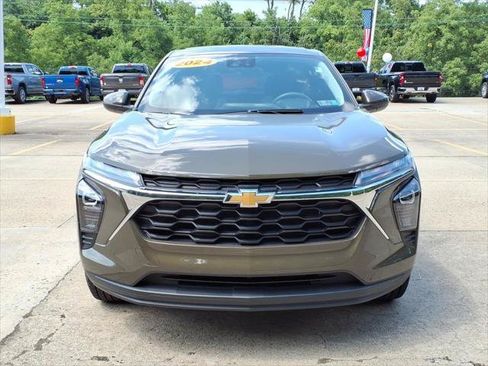 Used 2024 Chevrolet Trax LS w/ LS Convenience Package FWD image 3