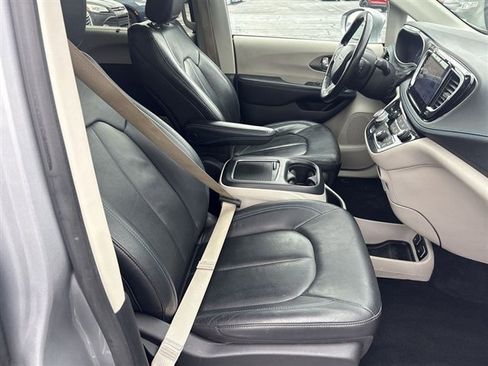 Used 2021 Chrysler Pacifica Touring-L AWD/4WD image 27