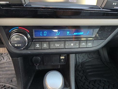 Used 2016 Toyota Corolla LE image 32