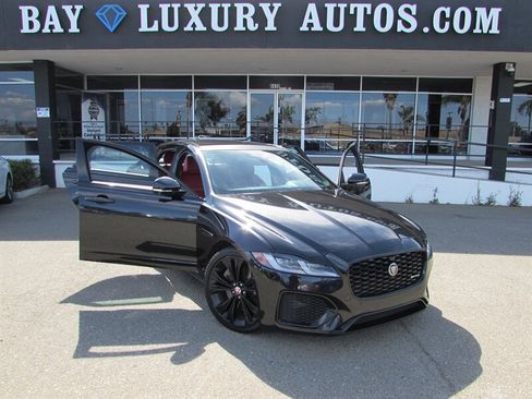 Used 2021 Jaguar XF R-Dynamic SE AWD/4WD image 36