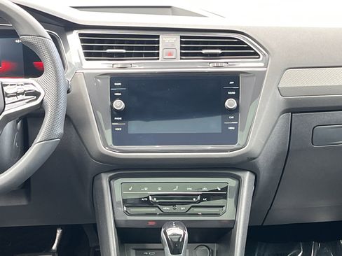 Used 2022 Volkswagen Tiguan SE R-Line image 21