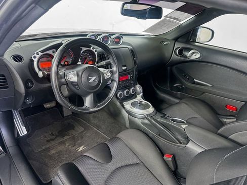 Used 2020 Nissan 370Z Coupe RWD image 9
