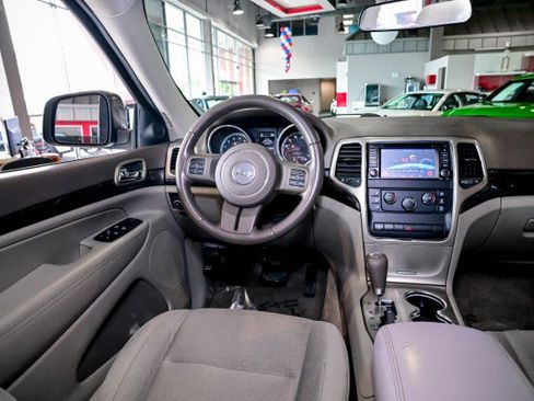 Used 2012 Jeep Grand Cherokee Laredo w/ Laredo E Group AWD/4WD image 27