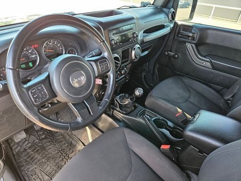 Used 2017 Jeep Wrangler Unlimited Sport w/ Connectivity Group AWD/4WD image 12