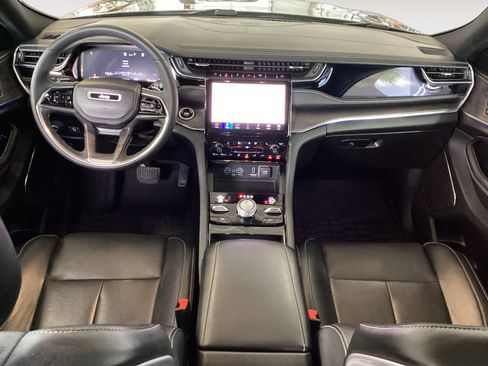 Used 2023 Jeep Grand Cherokee Overland w/ Luxury Tech Group IV AWD/4WD image 10