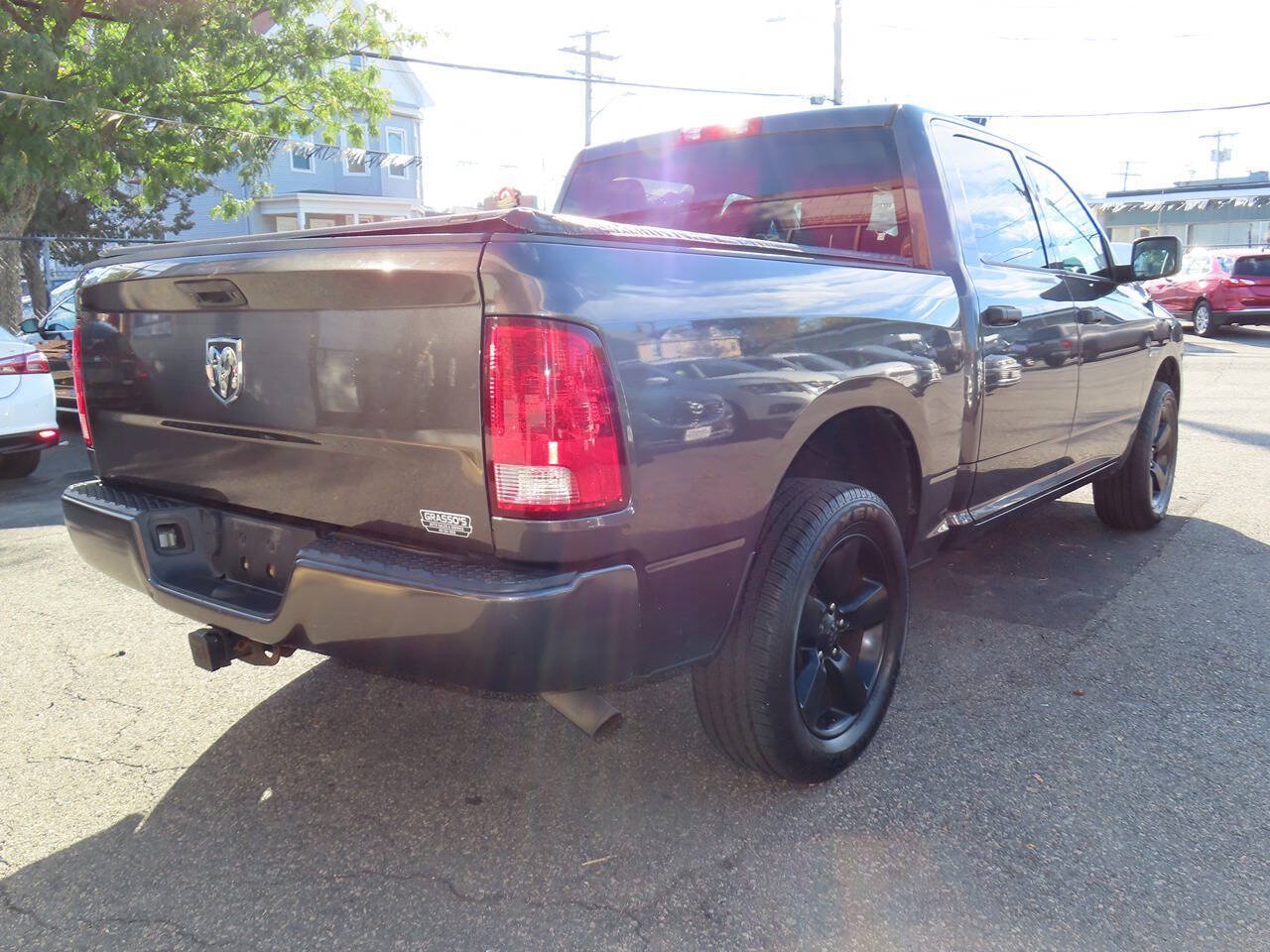 Used 2018 RAM 1500 Express w/ Express Value Package AWD/4WD image 3