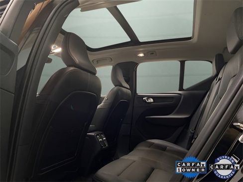 Used 2025 Volvo XC40 B5 Plus image 28