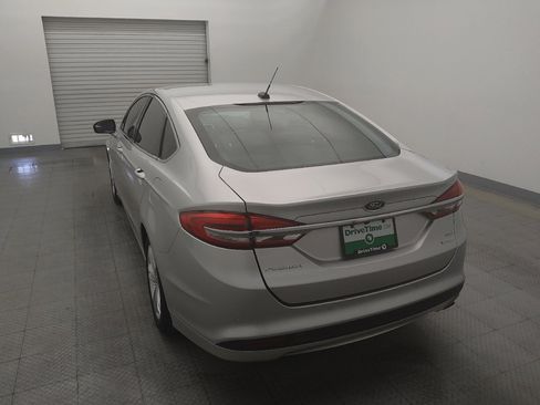 Used 2018 Ford Fusion SE w/ Fusion SE Technology Package FWD image 6