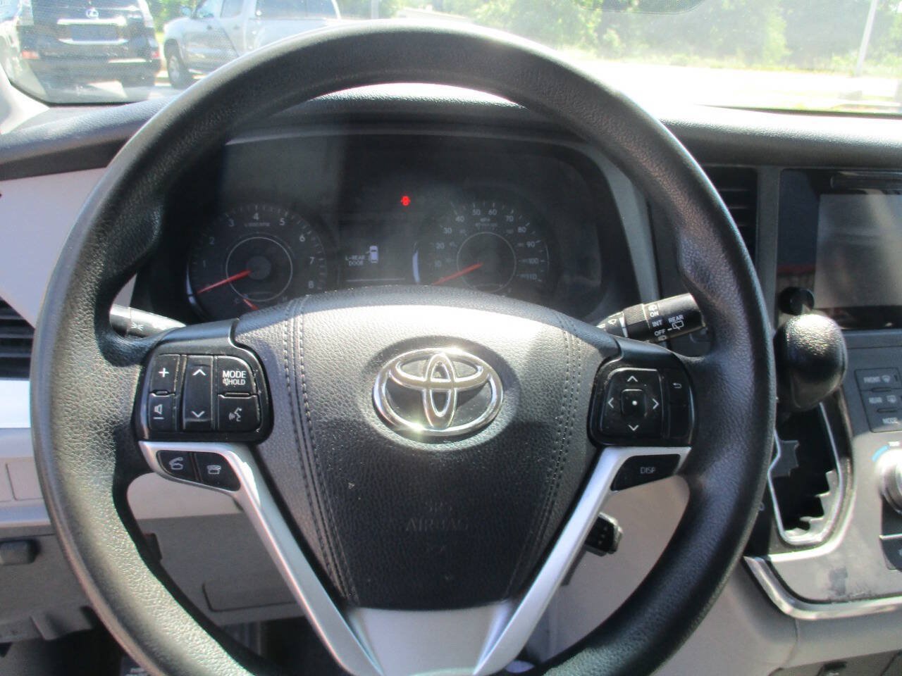 Used 2017 Toyota Sienna LE FWD image 17