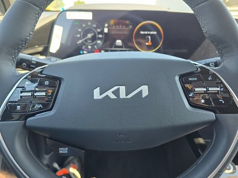 New 2026 Kia Niro Wind FWD image 23