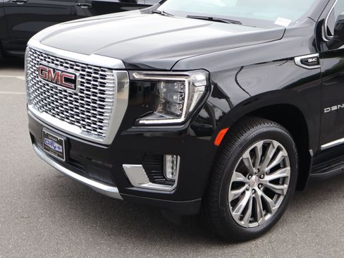 Used 2022 GMC Yukon XL Denali AWD/4WD image 6