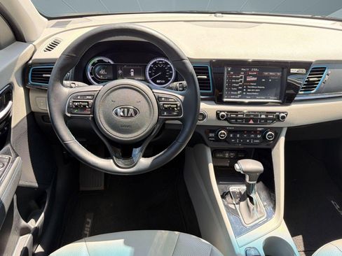Used 2018 Kia Niro Touring FWD image 27