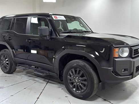 Used 2024 Toyota Land Cruiser image 3