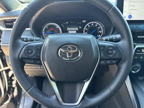 Used 2023 Toyota Venza XLE image 19