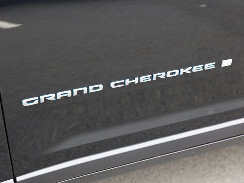 Used 2024 Jeep Grand Cherokee Limited 4xe image 11