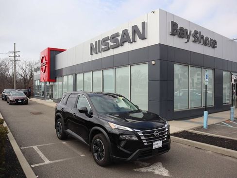 Certified 2025 Nissan Rogue SV AWD/4WD image 2