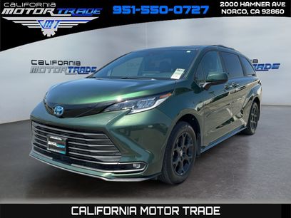 Used 2025 Toyota Sienna XLE Woodland Edition