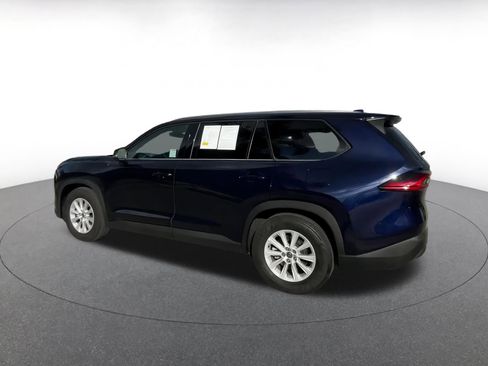 Used 2025 Toyota Grand Highlander XLE image 10