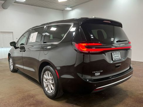 Used 2024 Chrysler Pacifica Touring-L FWD image 34