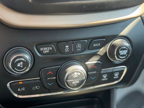 Used 2018 Jeep Cherokee Limited w/ High Altitude Package image 17