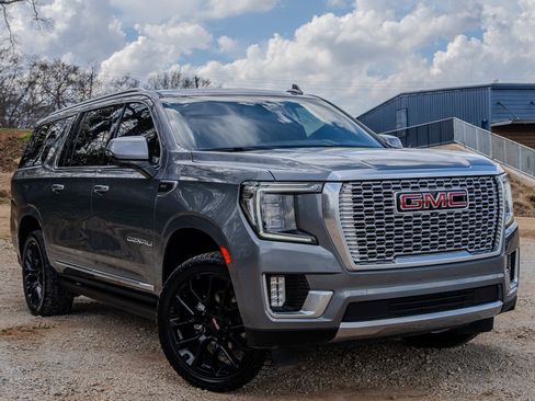 Used 2022 GMC Yukon XL Denali image 7
