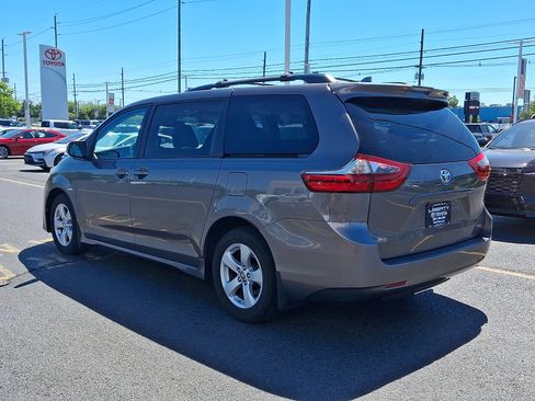 Used 2020 Toyota Sienna LE FWD image 4