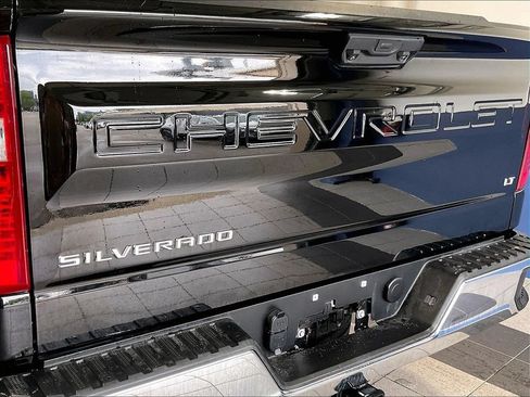 Used 2023 Chevrolet Silverado 1500 LT AWD/4WD image 28