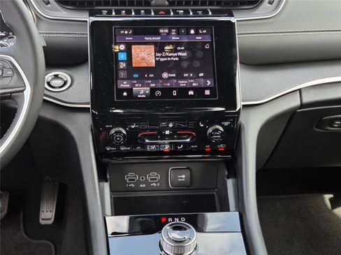 New 2025 Jeep Grand Cherokee Altitude RWD image 10