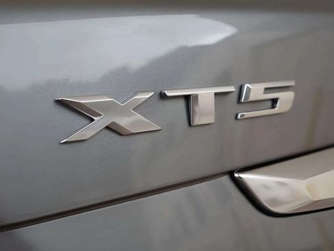 Used 2025 Cadillac XT5 Premium Luxury w/ Technology Package FWD image 31