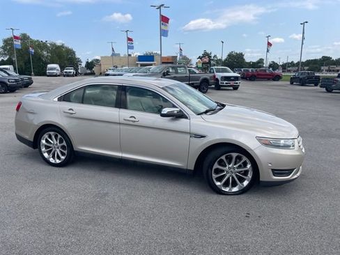 Used 2018 Ford Taurus Limited w/ Driver Assist Package FWD image 2