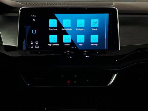 Used 2024 Volkswagen Atlas Cross Sport SE FWD image 21
