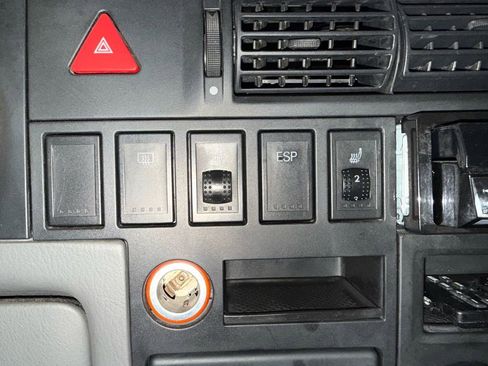 Used 2002 Volkswagen Eurovan MV image 34