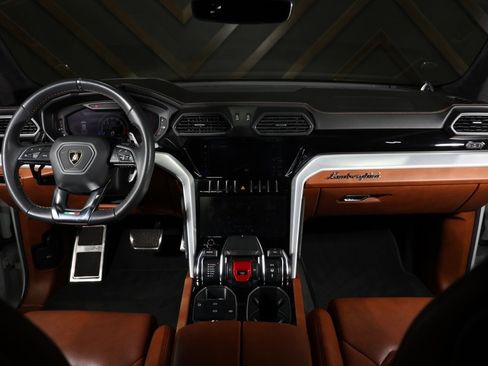 Used 2020 Lamborghini Urus image 5