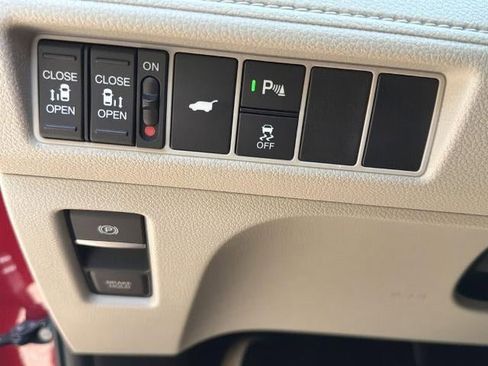 Used 2025 Honda Odyssey Touring image 35