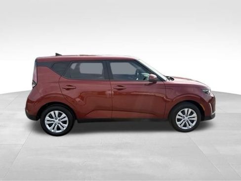 Used 2025 Kia Soul LX FWD image 9
