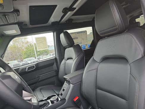 New 2025 Ford Bronco Badlands image 13