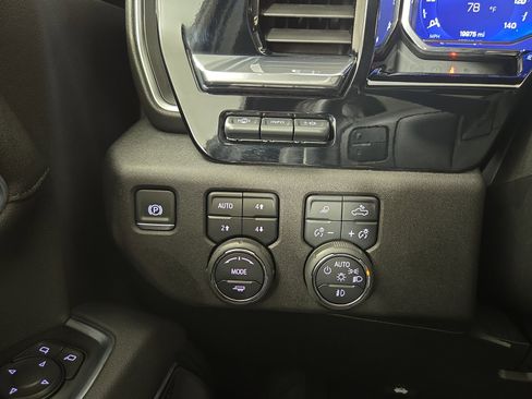 Used 2025 Chevrolet Silverado 3500 High Country w/ High Country Premium Package AWD/4WD image 32