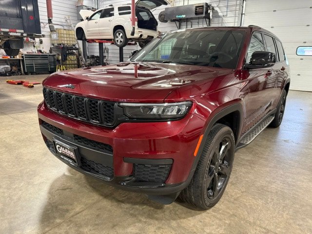 Used 2024 Jeep Grand Cherokee L Altitude AWD/4WD image 40