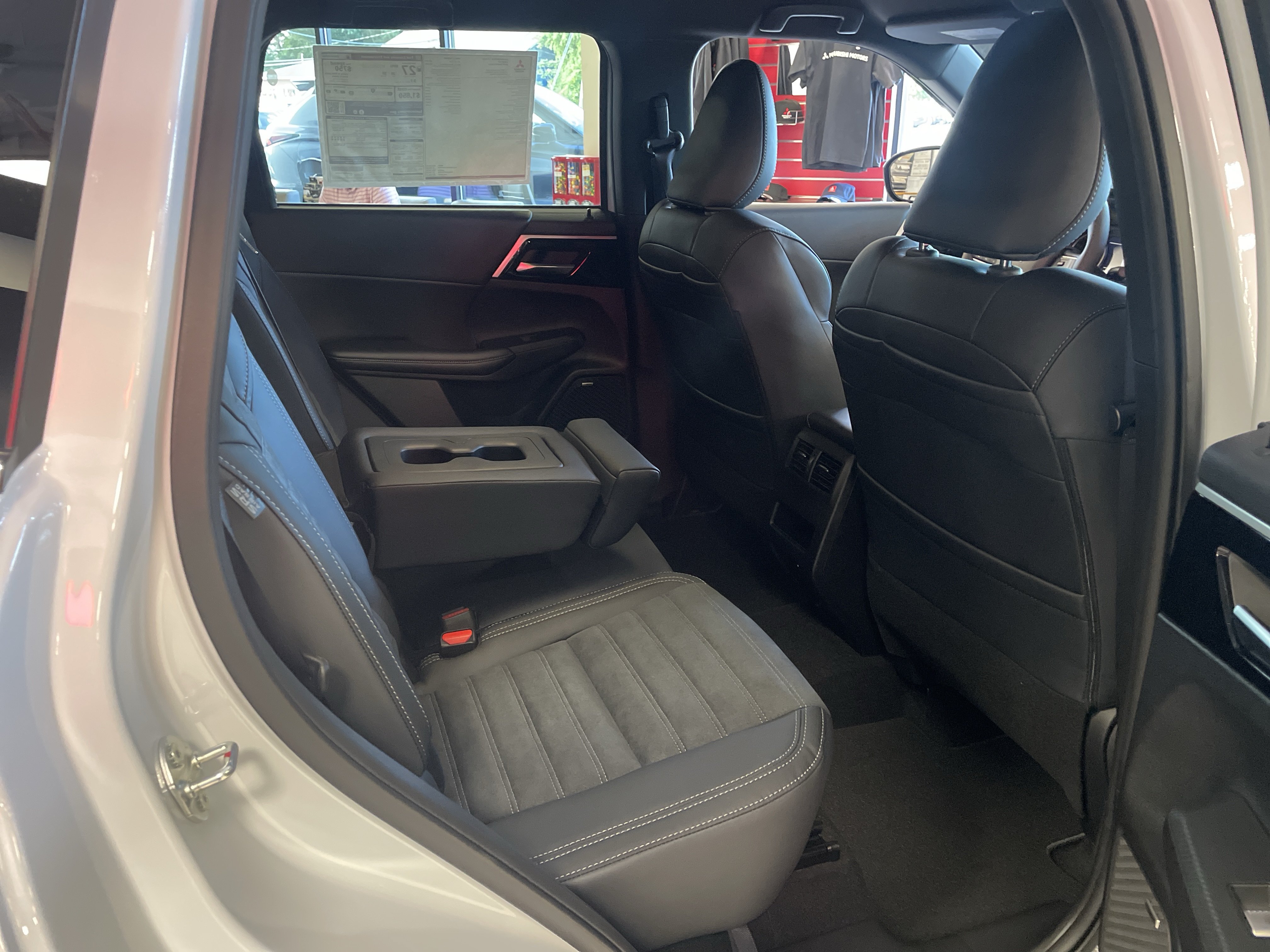 New 2026 Mitsubishi Outlander LE AWD/4WD image 14
